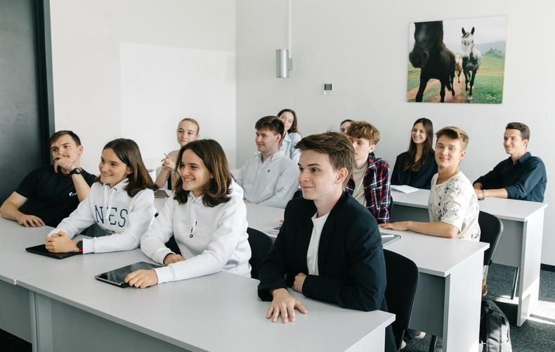 «Больше всего мне нравится атмосфера устремленности и ощущение, что здесь возможно все», — первокурсники об обучении на Совбаке