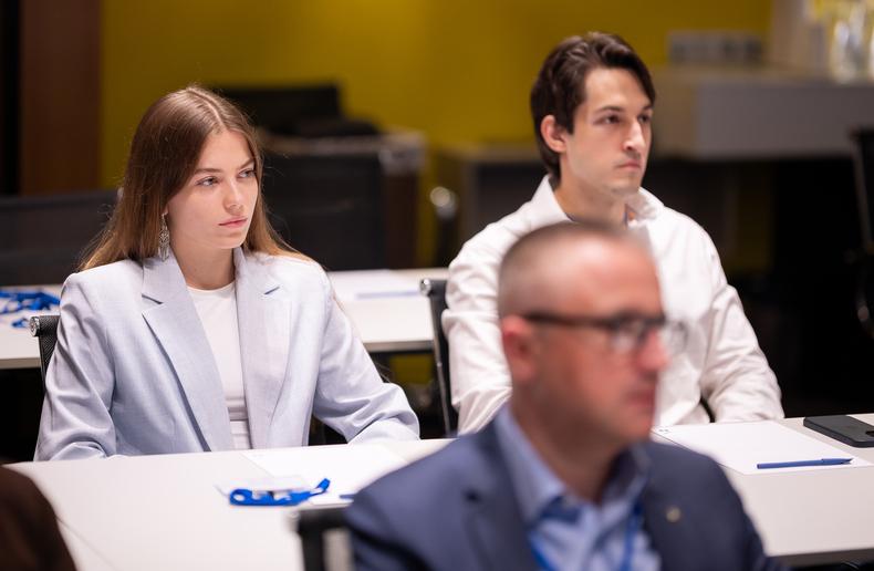 Карьера после РЭШ: где работают и сколько зарабатывают выпускники программ МИФ и Мини-МИФ РЭШ?