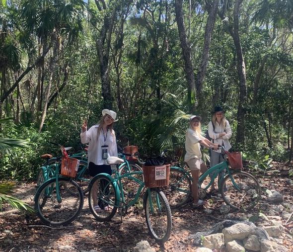 «Это уникальная возможность развить навыки общения и научиться быстро подстраиваться под новые условия». Студенты Совместной программы по экономике ВШЭ и РЭШ рассказали об обучении по обмену в Мексике